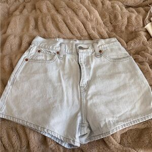 High waisted Levi’s shorts